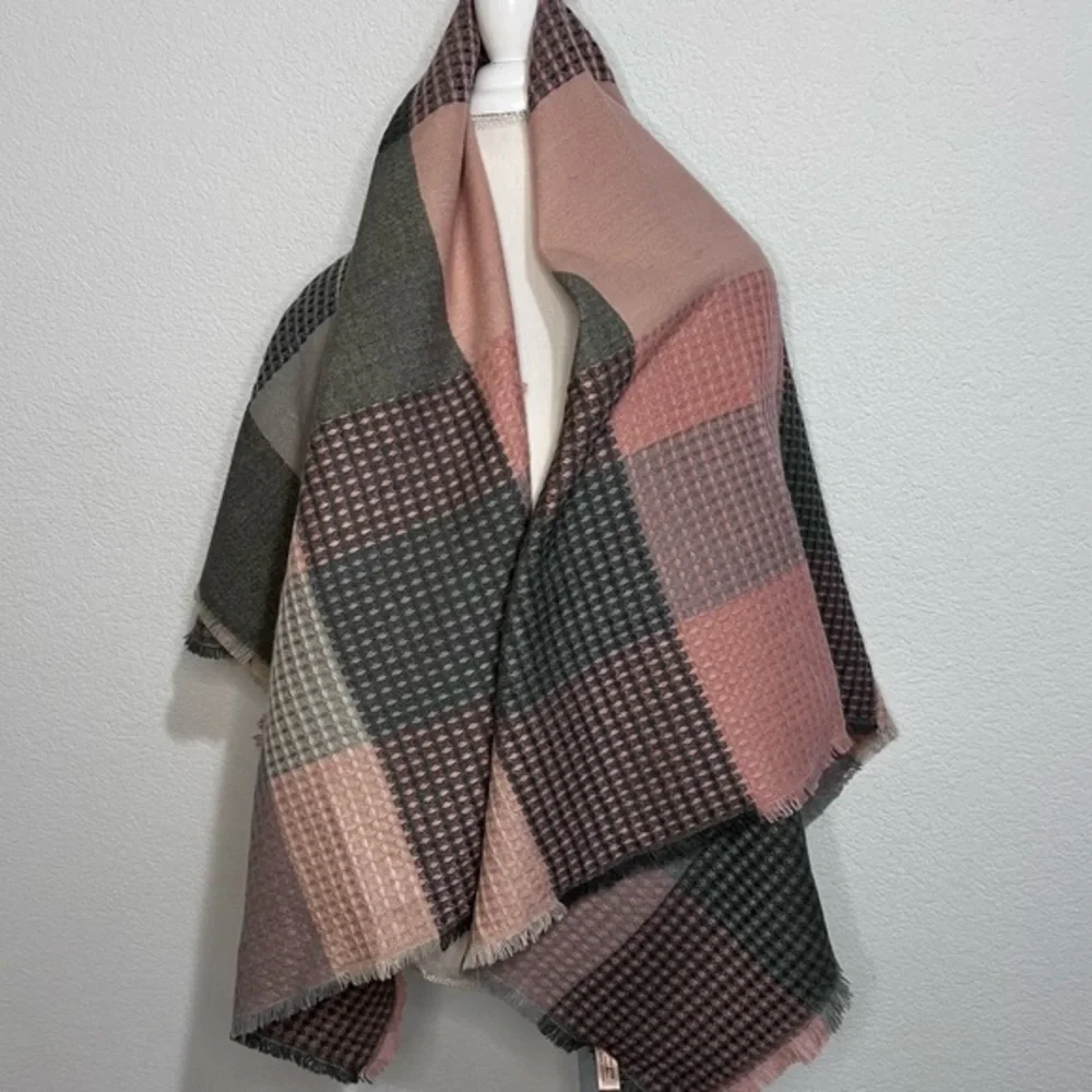Janice Apparel Pink Gray Plaid Weaved Knit Acrylic Scarf Shawl Wrap Throw New